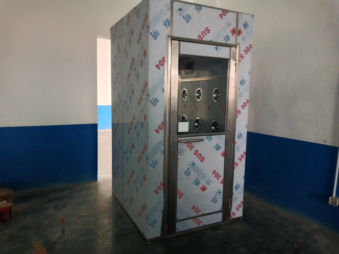 风淋室安全使用指南:进入风淋室的注意事项